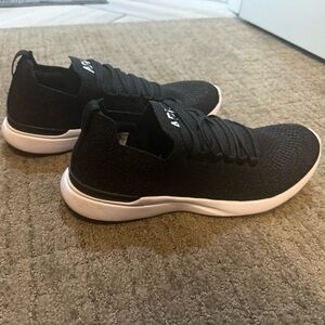 APL Women's TechLoom Breeze